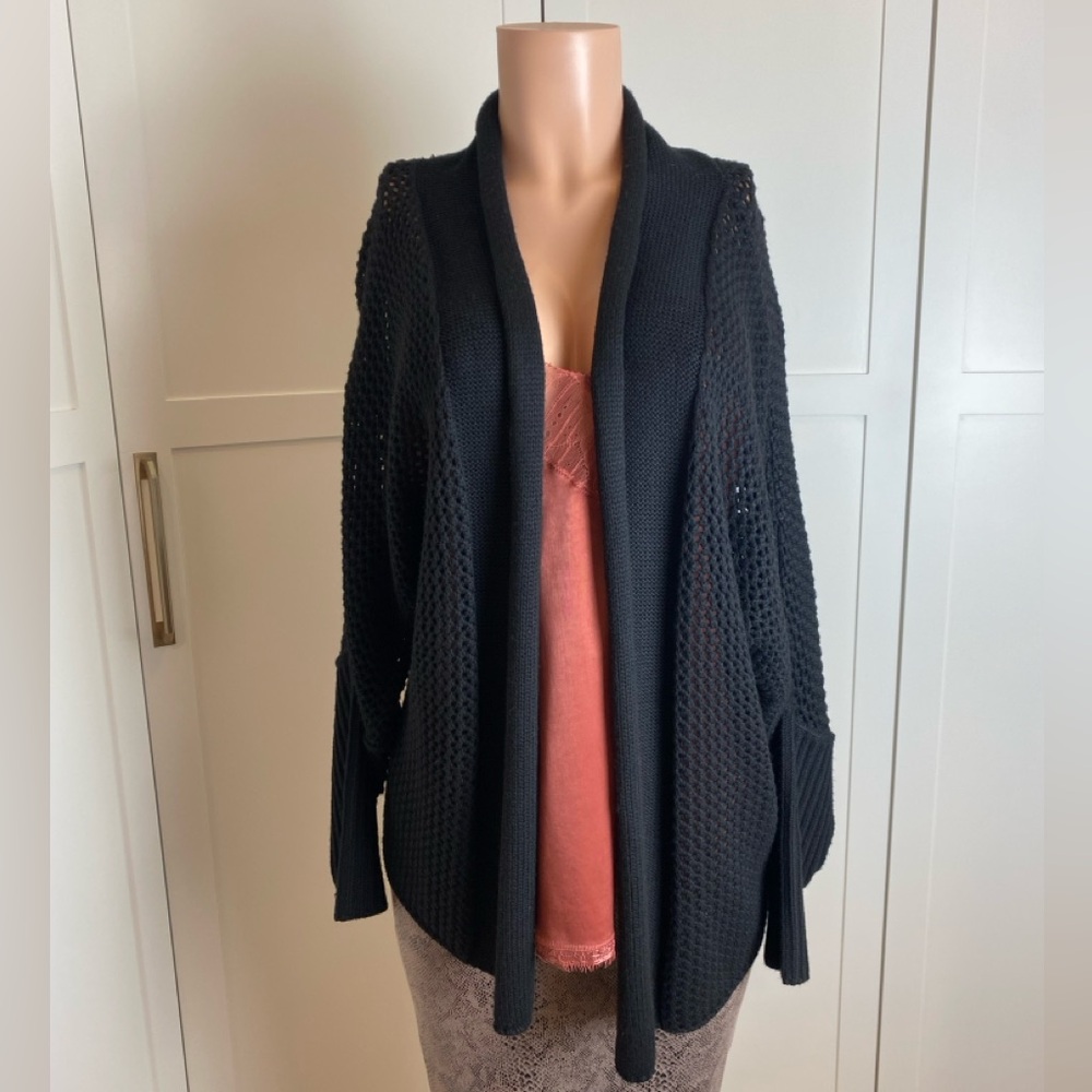 h.one Black Open-Front Cardigan